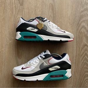 SOLD - KEN GRIFFEY JR. x AIR MAX 90 ‘BACKWARDS CAP’